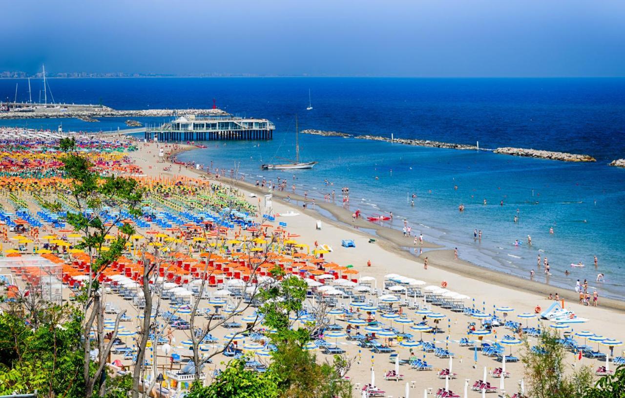 Hotel Adler Gabicce Mare Ngoại thất bức ảnh