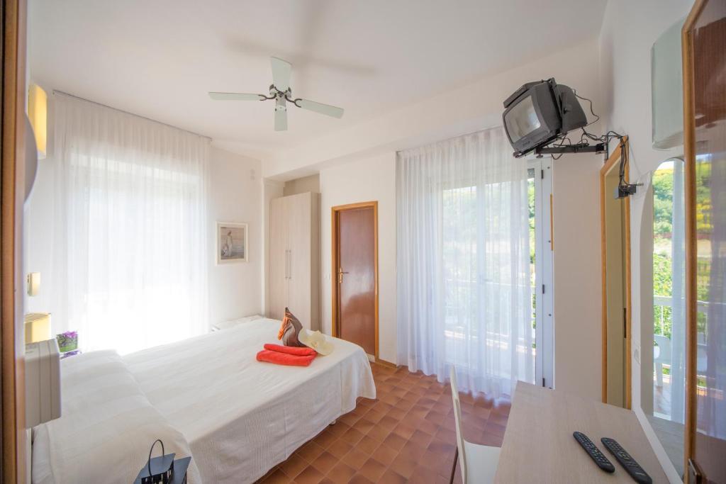 Hotel Adler Gabicce Mare Phòng bức ảnh