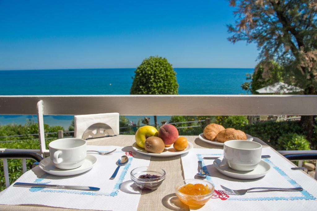 Hotel Adler Gabicce Mare Ngoại thất bức ảnh