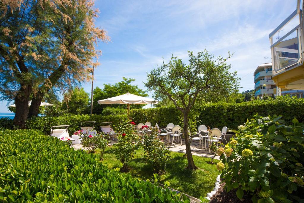 Hotel Adler Gabicce Mare Ngoại thất bức ảnh