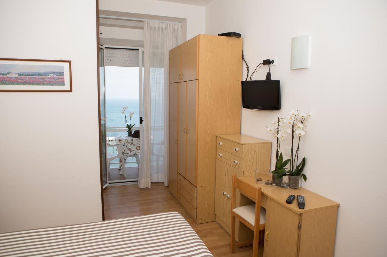 Hotel Adler Gabicce Mare Ngoại thất bức ảnh